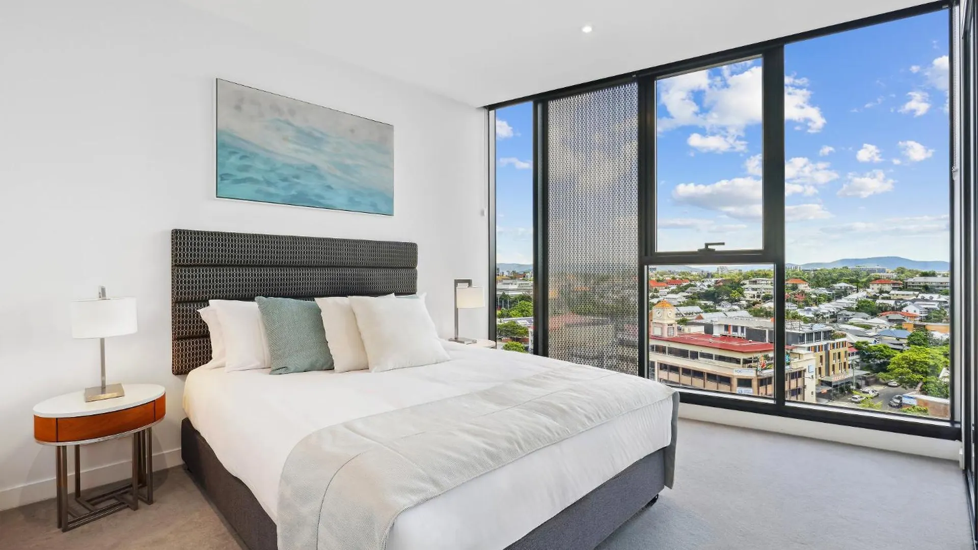 Chic 1-Bedroom Apartment With Pool And Gym Brisbane