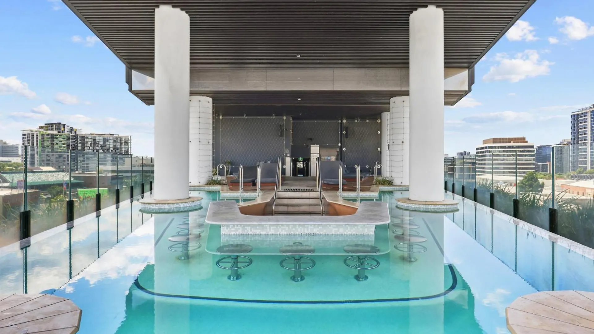 Chic 1-Bedroom Apartment With Pool And Gym Brisbane Australien